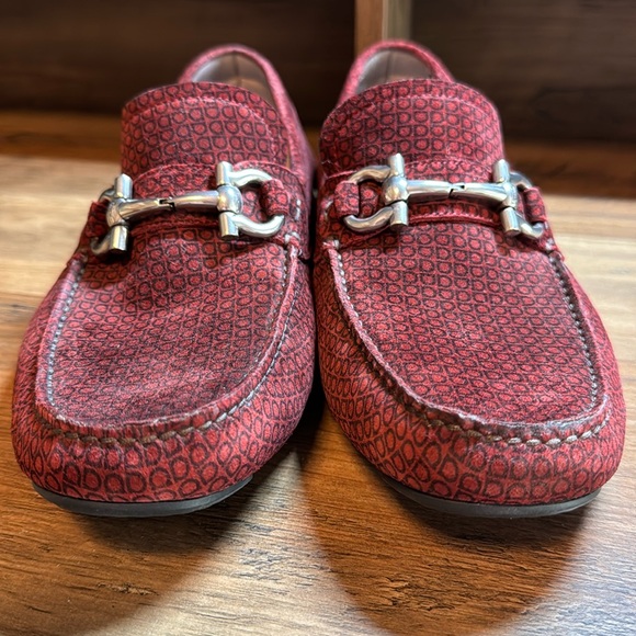 Ferragamo Gancini red suede driving loafer - Picture 7 of 9